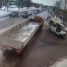 В Благовещенске при столкновении автобуса и грузовика пострадали три человека