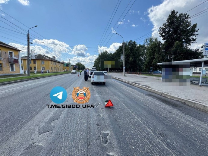 В Уфе под колёсами автомобиля оказался молодой человек