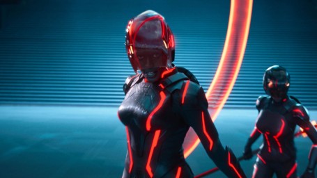 «Заклятие 4» вошло в топ самых кассовых ужасов в истории, а новый «Трон» принес Disney серьезные убытки