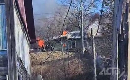 В Корсакове из горящего дома эвакуировались жильцы