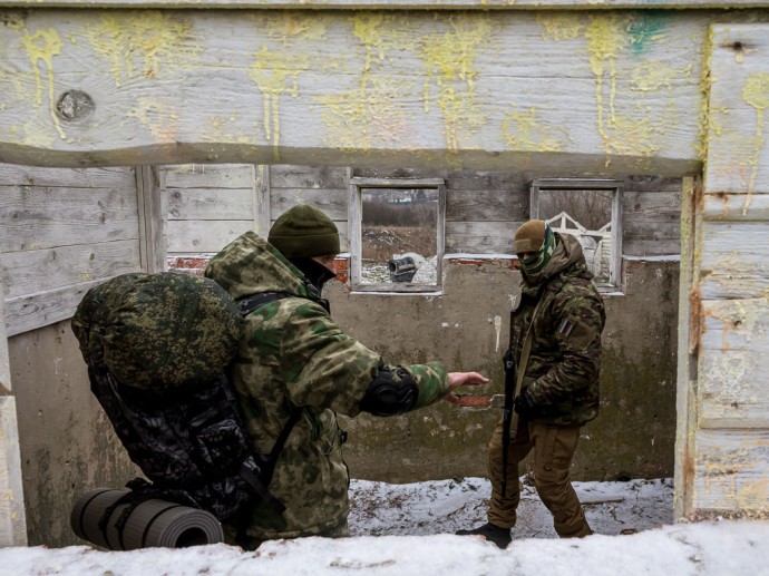 Вячеслав Гладков сообщил о выдаче 2 200 комплектов зимней формы бойцам самообороны Вячеслав Гладков сообщил о выдаче 2 200 комплектов зимней формы бойцам самообороны