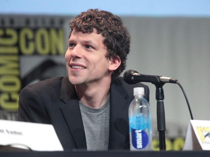 Звезда Социальной сети Джесси Айзенберг отдаст свою почку нуждающемуся: с чем связано решение актёра Звезда Социальной сети Джесси Айзенберг отдаст свою почку нуждающемуся: с чем связано решение актёра