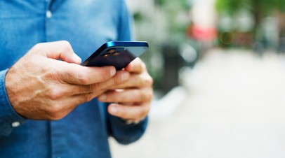 Химик Дорохов объяснил, как правильно дезинфицировать смартфон