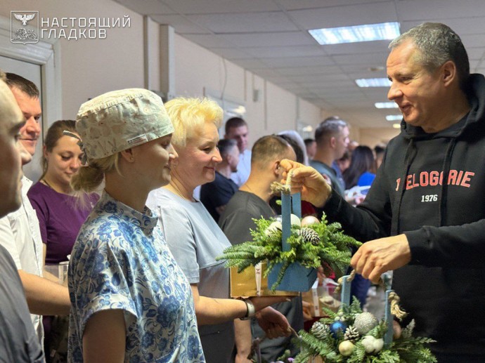 В первый день 2026 года Вячеслав Гладков побывал с подарками в госпитале