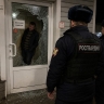 В Слободском пьяный мужчина решил зайти в закрытый магазин, разбив дверь