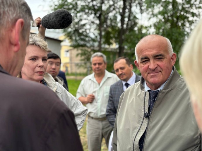 Костромской губернатор пошел по дворам