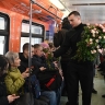 Пассажиркам Московского метро подарили розы, выращенные на тульской земле