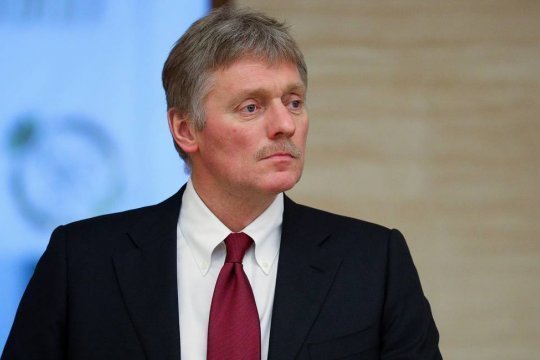 Песков: на Украине должны устранить юридические препятствия для переговоров с РФ