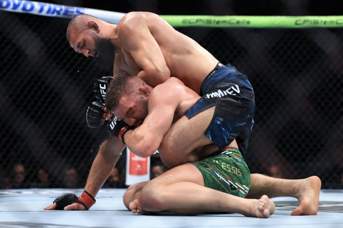 Чимаев установил новый рекорд UFC в поединке с Дю Плесси