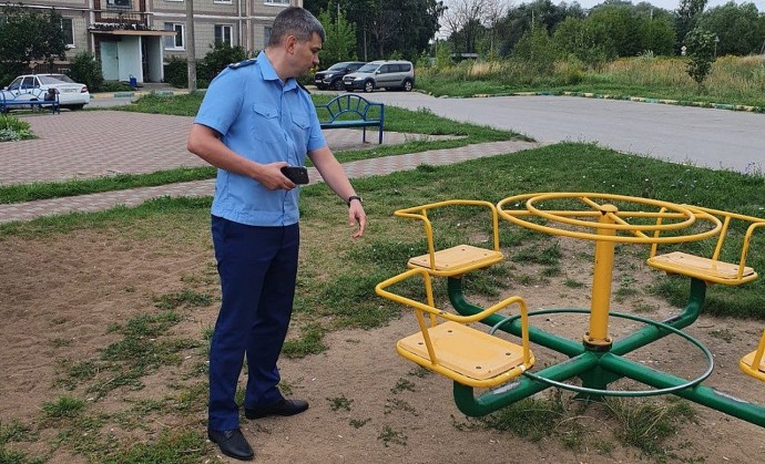 Прокуратура выявила опасную детскую площадку в Центральном районе Тулы