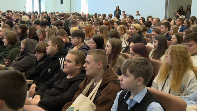 Сотни юных новгородцев стали участниками молодежного экологического форума