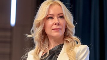 Суд признал законной компенсацию Мизулиной за высказывания дизайнера Лебедева