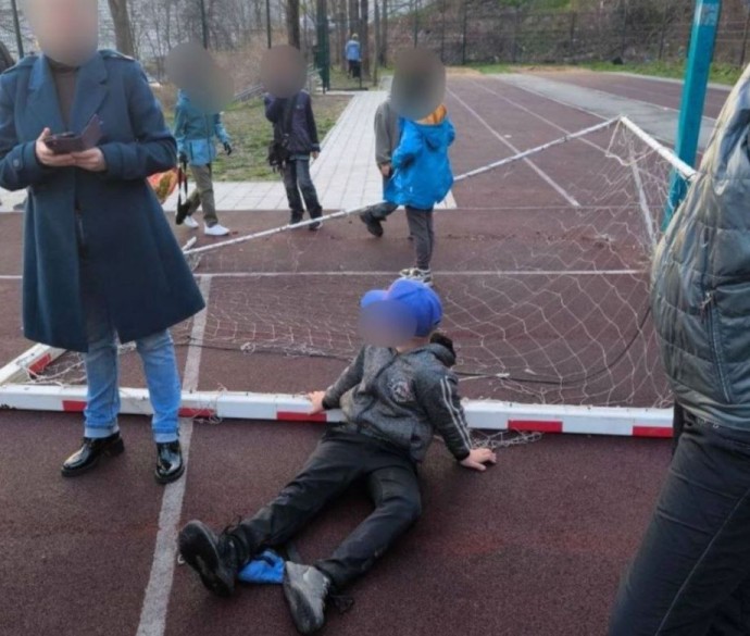Во Владивостоке возбуждено уголовное дело после падения футбольных ворот на ребенка