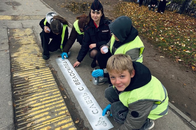 В Смоленске напомнили о безопасности на пешеходных переходах: акция "Переход - только пешком"