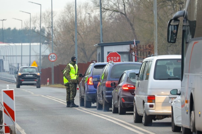 Через 314 пунктов пропуска РФ с января по июнь проехало свыше 12 млн автомобилей Через 314 пунктов пропуска РФ с января по июнь проехало свыше 12 млн автомобилей