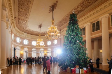 Александр Беглов: Петербург дарит детям героев СВО тепло и заботу на рождественском празднике в Таврическом дворце