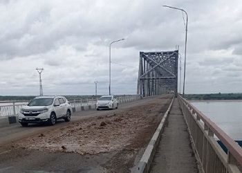 Движение оказалось затруднено на старом Зейском мосту в Благовещенске