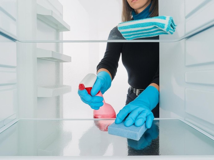 Холодильник без грязи и запаха: 5 шагов, после которых уборка перестанет быть проблемой