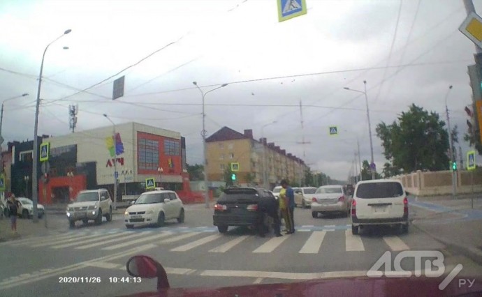 Затор образовался в Южно-Сахалинске из-за ДТП