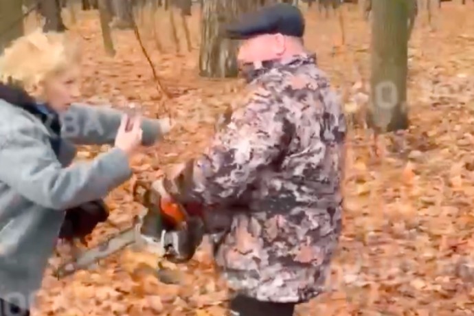 Жители Москвы встали на защиту деревьев в парке Покровское-Стрешнево Жители Москвы встали на защиту деревьев в парке Покровское-Стрешнево