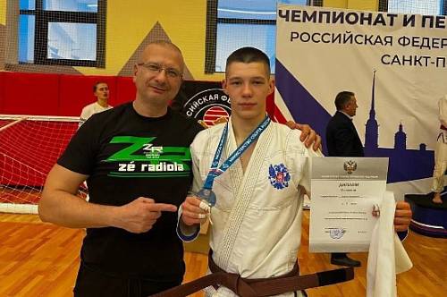Амурский спортсмен завоевал серебро на чемпионате России по джиу-джитсу Амурский спортсмен завоевал серебро на чемпионате России по джиу-джитсу