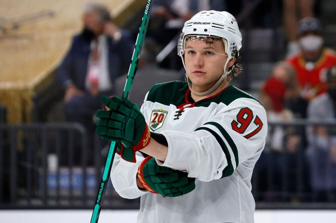 Капризов делит с Айкелом первое место в списке лучших бомбардиров НХЛ