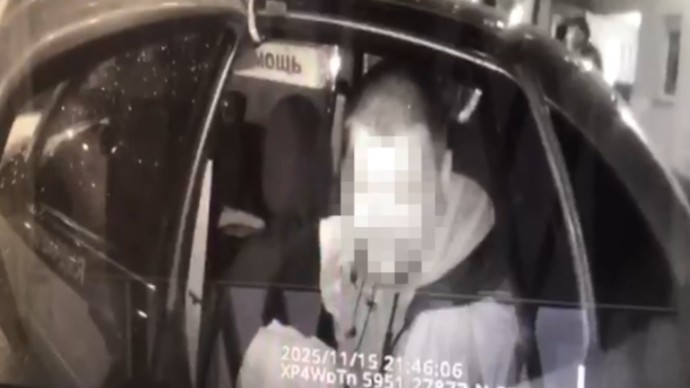 Мужчина ранил ножом петербуржца, защищавшего девушку