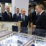 Путин оставил подпись на инженерной каске в МГТУ имени Баумана