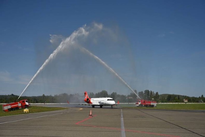 В Горно-Алтайске встретили первый авиарейс из Перми В Горно-Алтайске встретили первый авиарейс из Перми