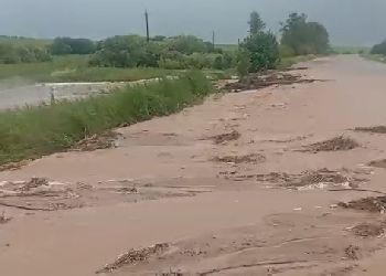Вода размыла дорогу в Ивановском округе Приамурья
