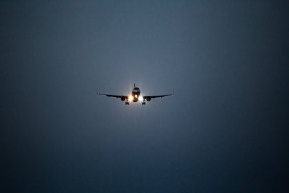 Летевший в Пекин самолет экстренно сел в Алматы из-за не выжившего пассажира