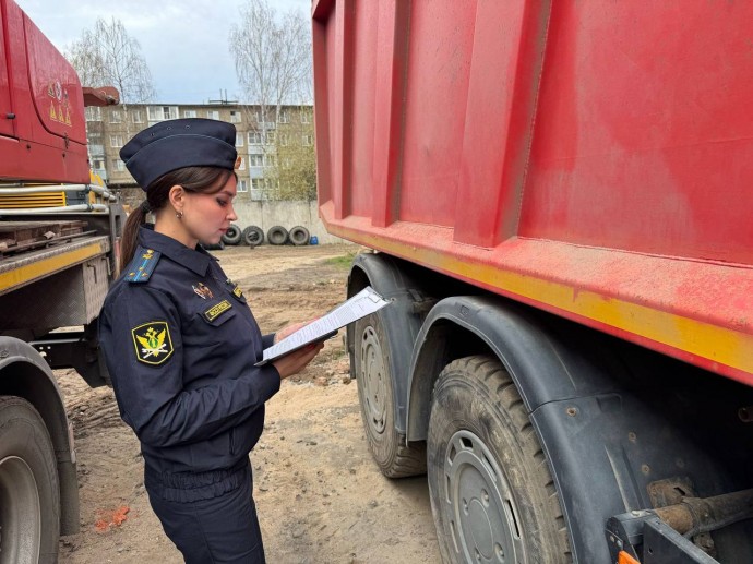 У директора рыбинской энергокомпании забрали шесть автомобилей за миллиардный долг за газ