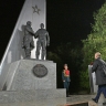Возложение цветов к мемориалу Героям АлСиба