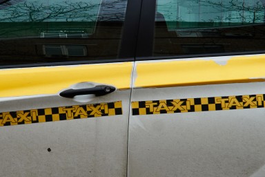 Таксист в Домодедово попытался развести израильтянина на 26 тыс. руб. за поездку