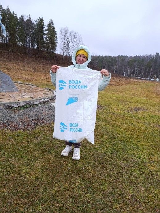 В Башкирии вычистили берега заповедного озера В Башкирии вычистили берега заповедного озера