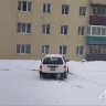 На дорогах Холмска сплошная гололедица: машины не едут, а катятся