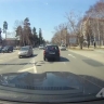Две девочки на электросамокате в Южно-Сахалинске вылетели с тротуара и упали прямо перед грузовиком