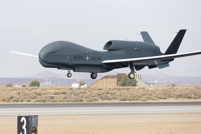 Разведывательный дрон США RQ-4B Global Hawk был замечен над Черным морем