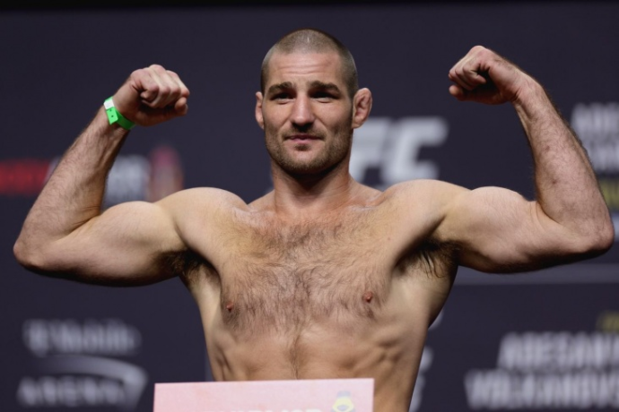 Экс-чемпиона UFC, бросившего вызов Чимаеву, дисквалифицировали на шесть месяцев