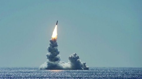 Всё упирается в красную кнопку: Британцы хотят поделиться ядерным оружием с немцами