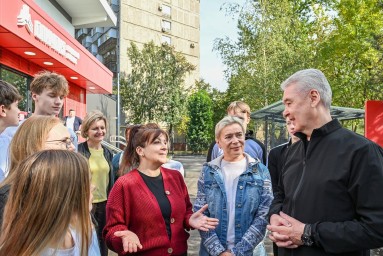 Сергей Собянин открыл обновленный спорткомплекс с бассейном в Новогирееве
