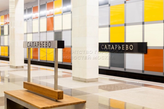 Временную напольную навигацию разместили на станции метро «Саларьево»