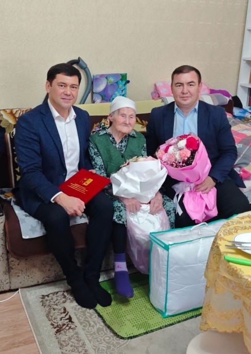 Жительнице села Верхние Татышлы из Башкирии исполнилось 100 лет Жительнице села Верхние Татышлы из Башкирии исполнилось 100 лет