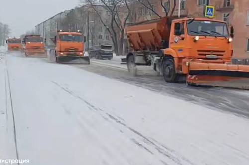 Ночью в Благовещенске будут работать 10 снегоуборочных машин Ночью в Благовещенске будут работать 10 снегоуборочных машин