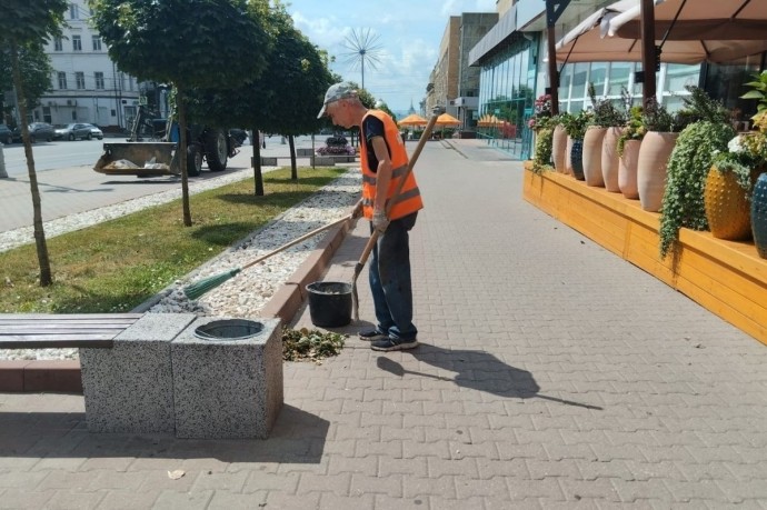 В Курске к уборке улиц подключились 64 человека и 55 спецмашин В Курске к уборке улиц подключились 64 человека и 55 спецмашин