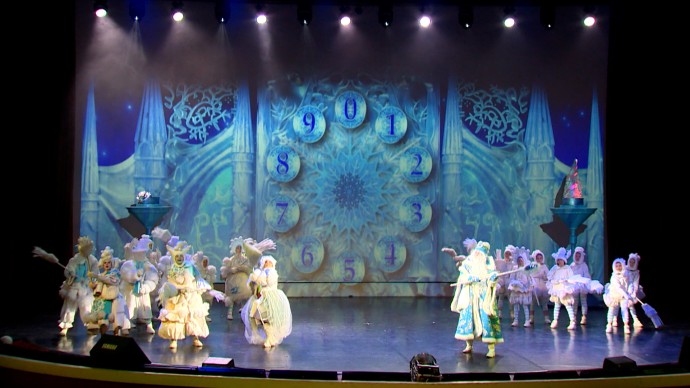 Александр Беглов: Петербург предоставил почти 260 тысяч бесплатных детских билетов на новогодние ёлки, представления и спектакли