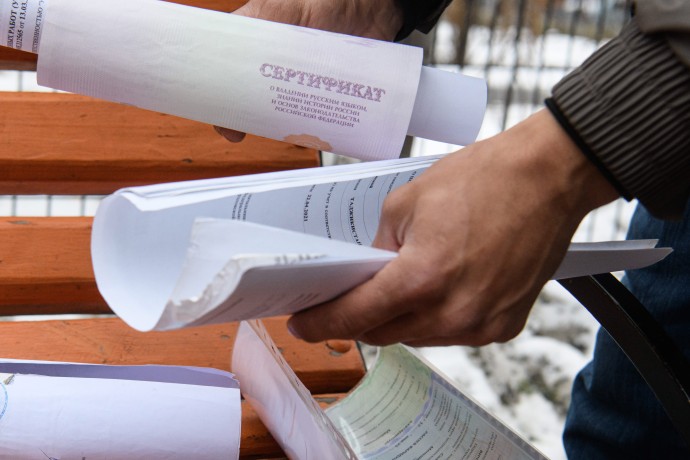 Мигрантов хотят обязать сдавать тест по русскому при поступлении в колледж Мигрантов хотят обязать сдавать тест по русскому при поступлении в колледж