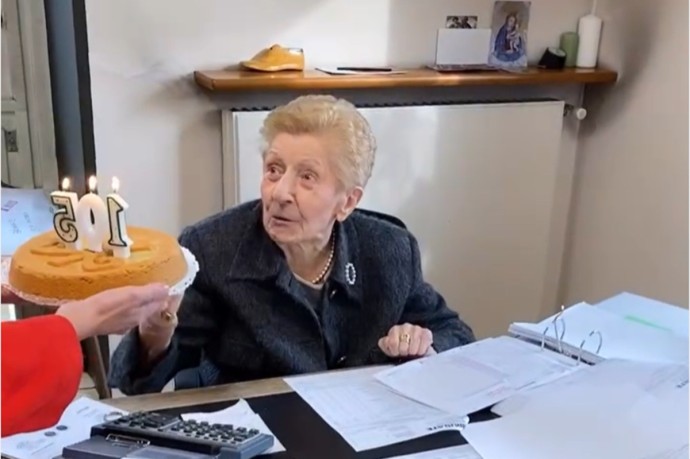 Итальянка отметила 105-летие, продолжая руководить семейной фабрикой Итальянка отметила 105-летие, продолжая руководить семейной фабрикой