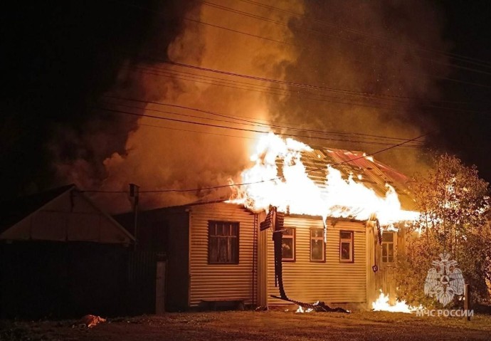 В Уфимском районе сгорел дом многодетной семьи В Уфимском районе сгорел дом многодетной семьи