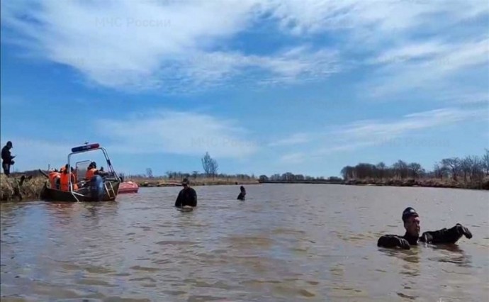 МЧС обследовали берег и дно реки: поиски пропавшего без вести мужчины продолжают на Сахалине